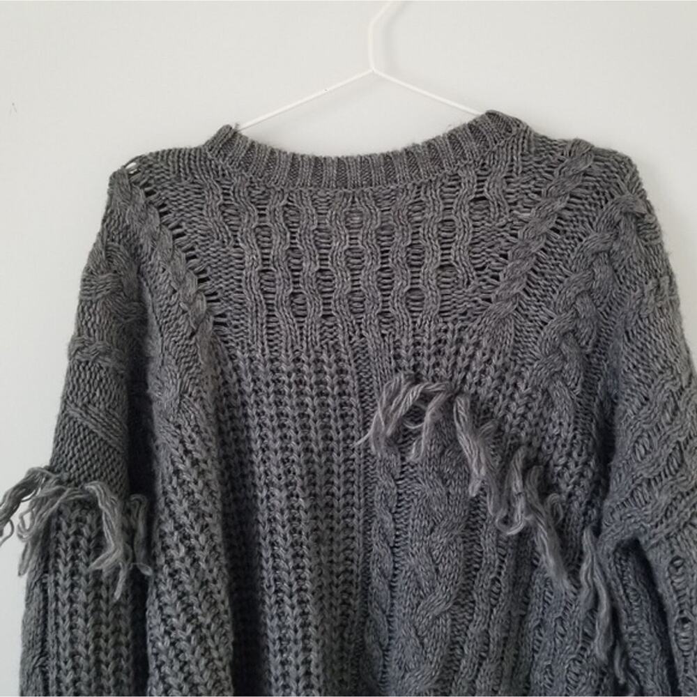 Cupcakes & Cashmere Gray Fringe Sweater size Large - Picture 6 of 10